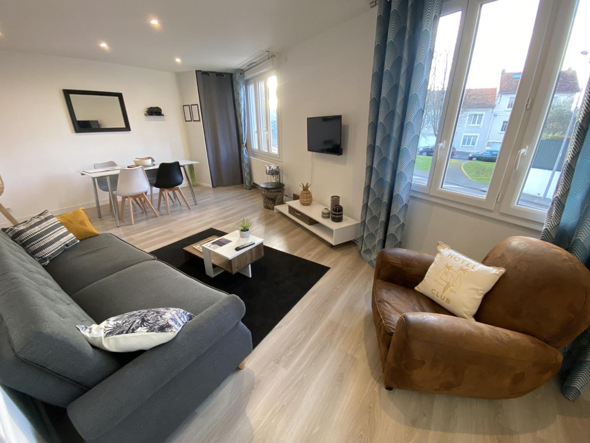 Appartement Cholet les Halles coté jardin Extérieur photo
